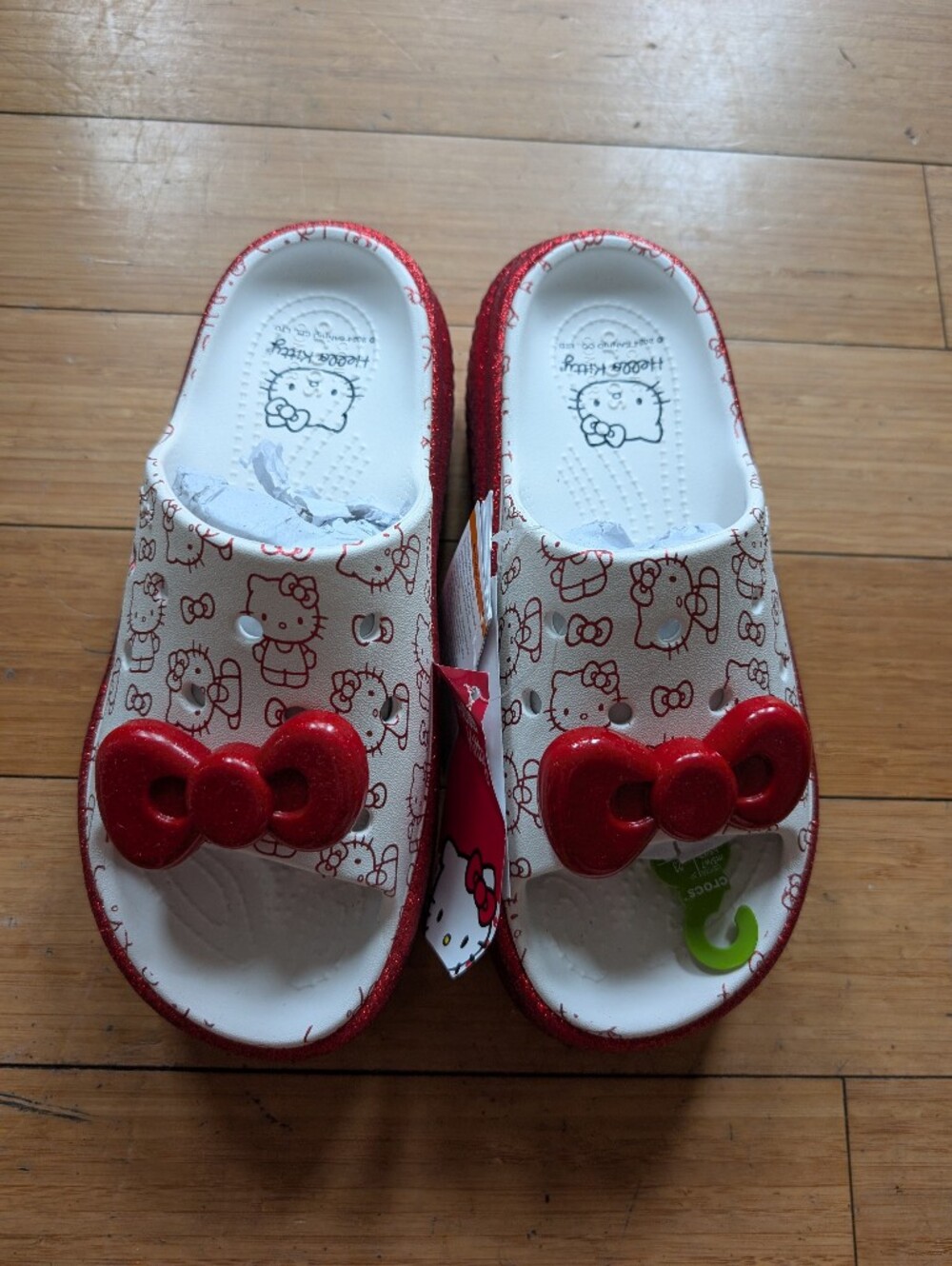 Crocs X Hello Kitty Stomp Slides  Women's 7 Rare 50th Anniversary White Red - Picture 2 of 6